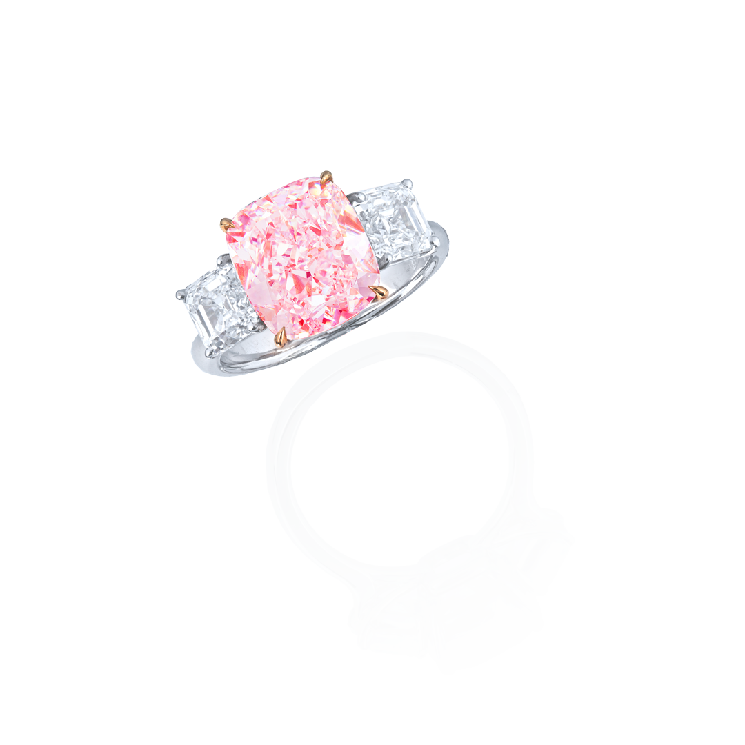 GIA粉鑽戒 5.50 克拉
Pink Colored Diamond
and Diamond Ring